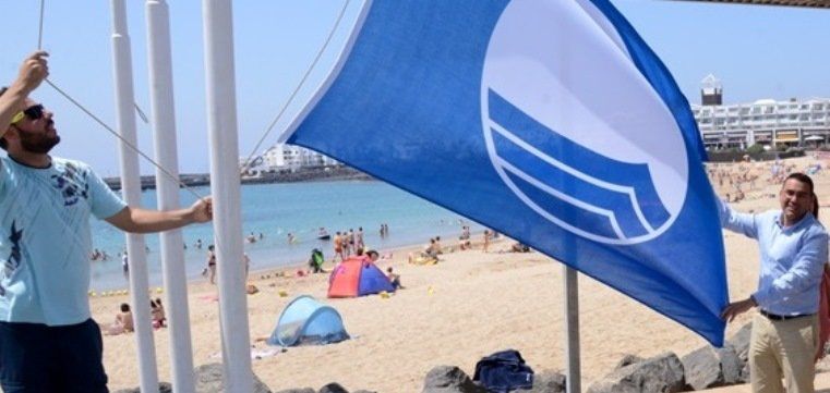 Puerto del Carmen pierde dos banderas azules en sus playas y Costa Teguise gana una