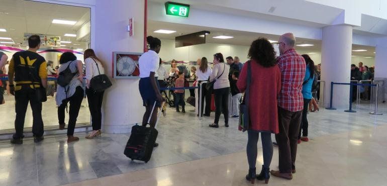 El tráfico del aeropuerto de Lanzarote sube en abril un 23,6%, con un total de 652.286 pasajeros