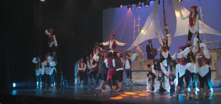 El colegio Santa María de los Volcanes representa el musical "La Sirenita" en el Teatro El Salinero