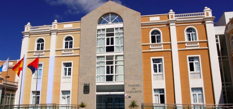 El Cabildo ahorra 60.000 euros por cambios en el suministro eléctrico de varios edificios