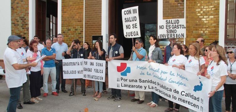 La Mesa Social se manifiesta para denunciar necesidades alarmantes en la Sanidad de Lanzarote