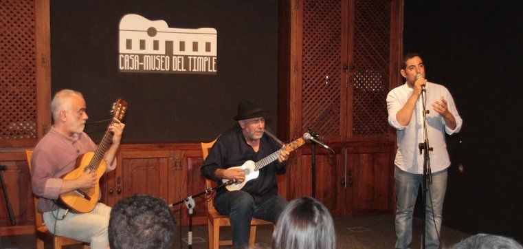 El Colorao emociona al público en su concierto en la Casa-Museo del Timple de Teguise