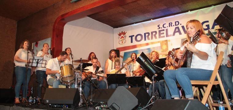 El grupo Calicanto festeja junto a los lanzaroteños el Día de Canarias