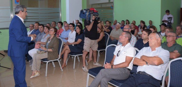 Román Rodríguez explica los beneficios del acuerdo del PGE de 2017 y del REF para Lanzarote  