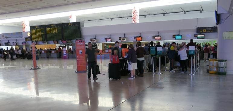 El número de pasajeros en el aeropuerto de Lanzarote aumentó un 6,5% en mayo, con 558.369 viajeros