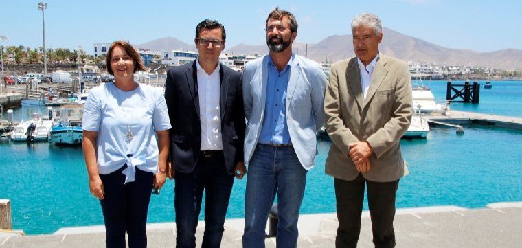 El Gobierno firma el acta para el inicio de las obras de ampliación del puerto de Playa Blanca