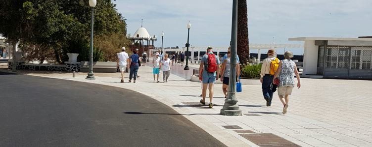 El Gobierno canario pide al Ayuntamiento que "reconduzca la situación" en la Avenida de Arrecife