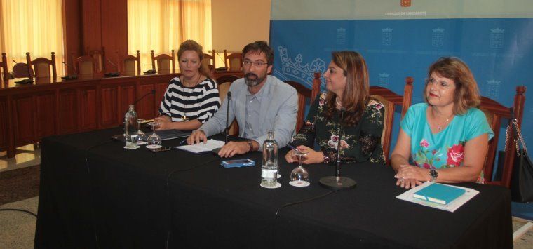 El Cabildo y el Gobierno de Canarias firman el acuerdo para agilizar el trámite del carné de familias numerosas