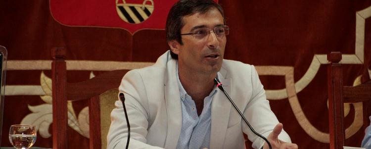 El presidente del Cabildo de Lanzarote reconoce la trayectoria profesional de Francisco José Navarro