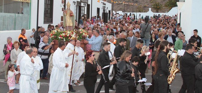 Femés vivió el día grande de sus fiestas con la procesión en honor al patrón de Lanzarote