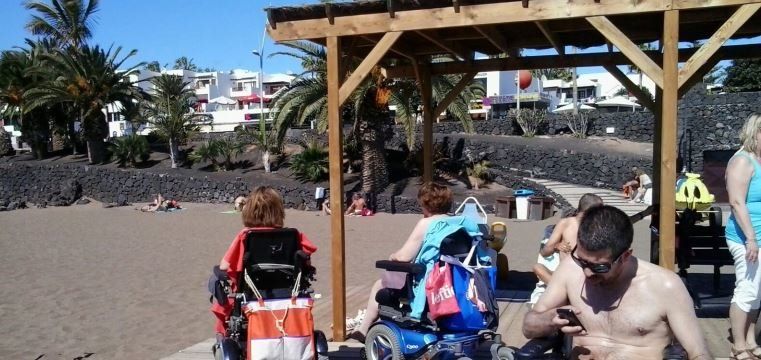 Denuncian que Playa Grande lleva desde marzo sin plataforma para el acceso de personas con discapacidad