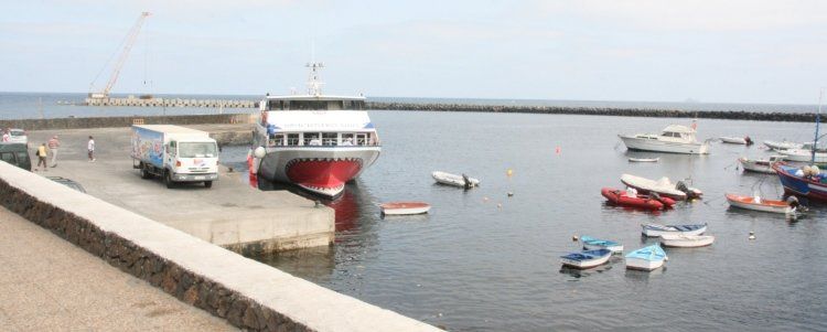 El transporte entre Órzola y La Graciosa aumenta en 30.000 pasajeros en lo que va de 2017