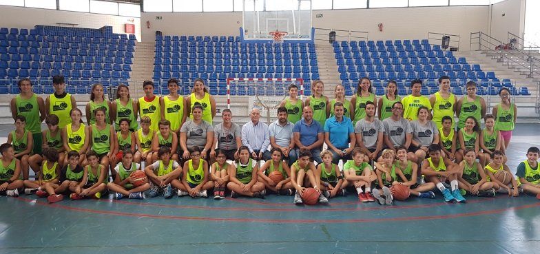 El alcalde de Tías clausura el campus de baloncesto del Magec