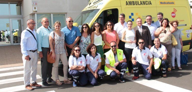Baltar asiste a la presentación de la ambulancia de soporte vital avanzado en Playa Blanca
