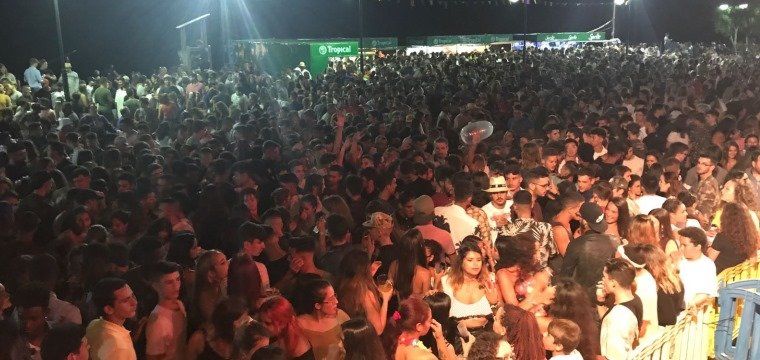 Arrieta cierra sus Fiestas del Carmen con una multitudinaria verbena en la playa de La Garita