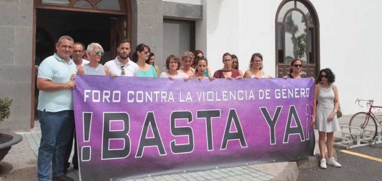 Arrecife guarda un minuto de silencio por la última víctima de la violencia de género en Canarias