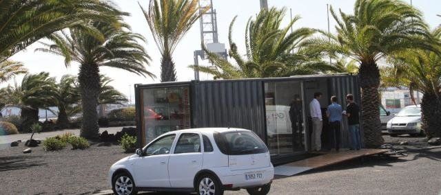 El contenedor de los CACT frente al Castillo lleva año y medio sin permiso y con advertencias del Seprona