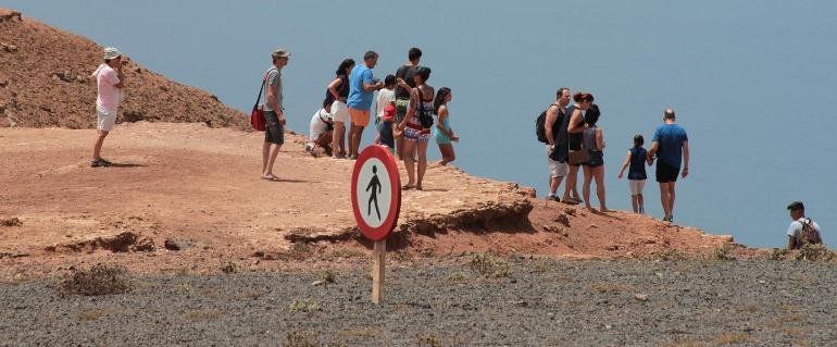 La huelga duplica los servicios de los camelleros y los turistas miran el Río desde zonas prohibidas