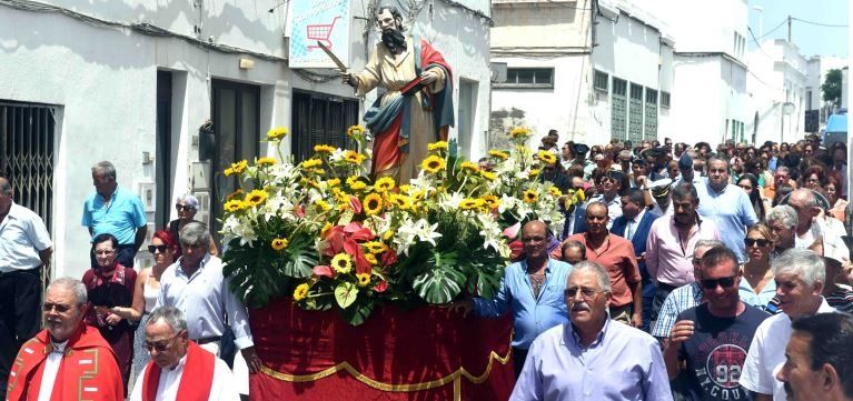 San Bartolomé recorrió en procesión las calles de la localidad