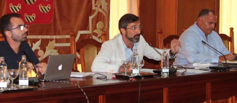 San Ginés reconoce que el informe de Intervención al que se aferra no habla expresamente del conflicto de los CACT