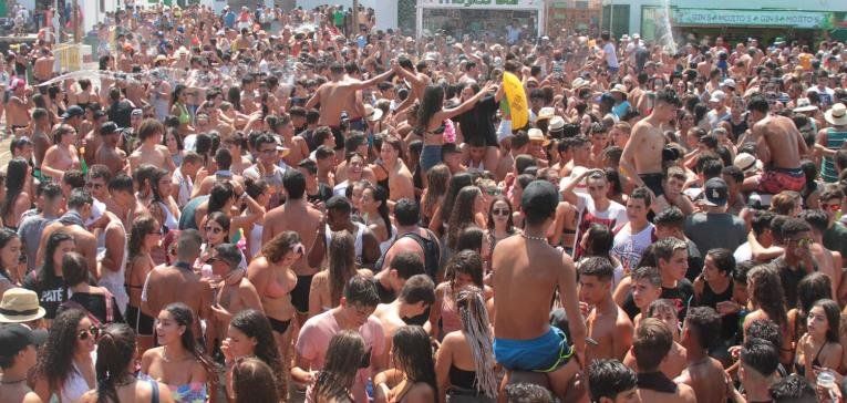 Famara veneró a su patrona y despidió su gran fiesta con la tradicional verbena del agua