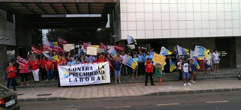 Trabajadores de seguridad privada se concentran en Lanzarote contra la "precariedad" del sector
