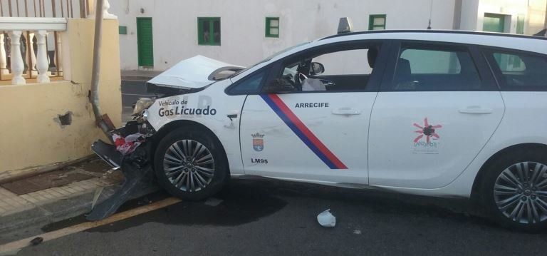 Herido tras chocar con su vehículo contra el muro de una vivienda en Arrecife