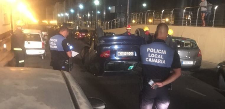 Vuelco sin heridos en la calle Caldera de Taburiente en Arrecife