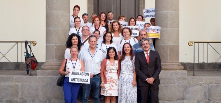 La Cámara aprueba por unanimidad la petición del PSOE de jubilación anticipada para las "Kellys"