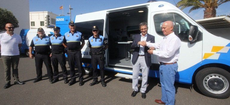 Tías refuerza la Policía Local con un nuevo vehículo de atestados valorado en 40.000 euros