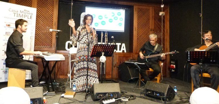 The singer-songwriter from Lanzarote, Estefanía Curbelo, presented "Conciencia"