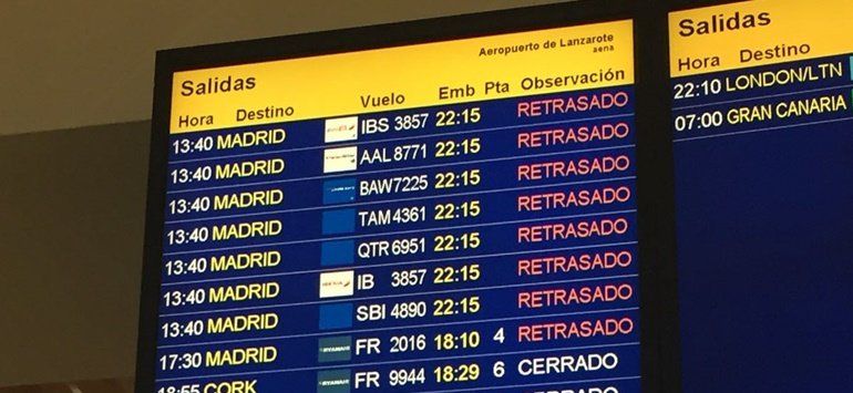 Pasajeros protestan por retrasos en dos vuelos de Lanzarote a Madrid, uno de hasta nueve horas