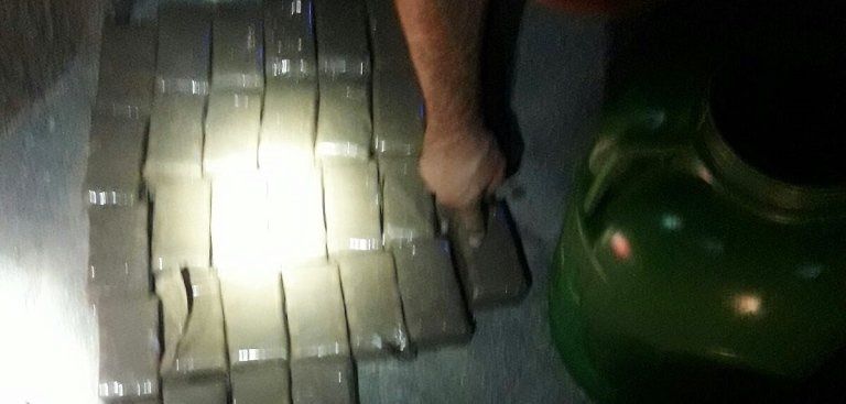 La patera arribada a Pechiguera traía 32 paquetes de hachís, once personas han sido detenidas
