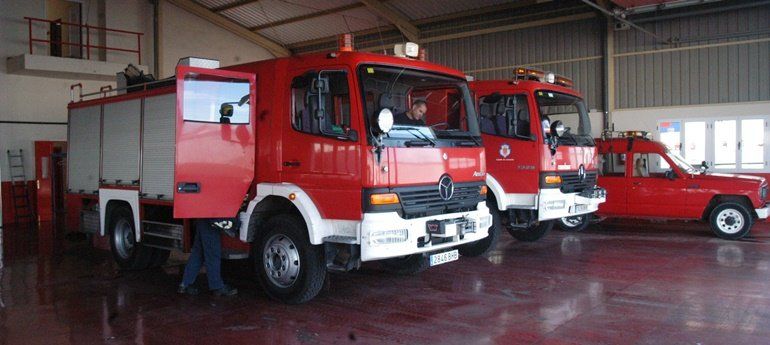 Los bomberos hallan el cadáver de un hombre en su vivienda de San Bartolomé