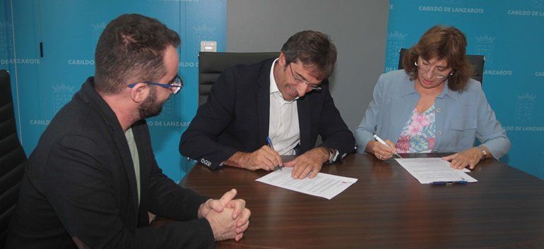 La directora del Instituto de Geociencias cede su colección de 1.000 minerales y rocas a Lanzarote