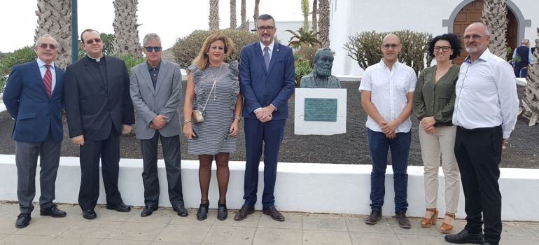 Un busto de Policarpo Delgado rinde homenaje a este párroco en el pueblo de Ye