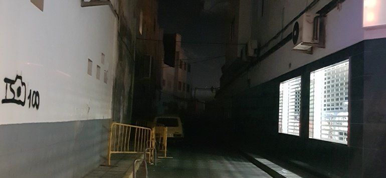 Un comerciante denuncia que las calles del centro de Arrecife están "a oscuras"