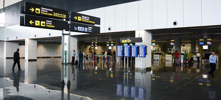 Detenido en el aeropuerto de Gran Canaria un hombre reclamado por un Juzgado de Arrecife