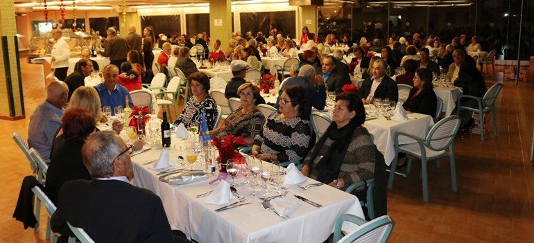 Los mayores de Yaiza disfrutaron de su tradicional cena navideña