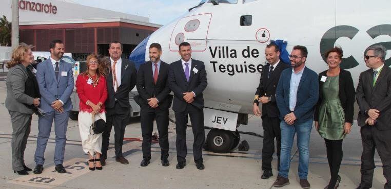 Canaryfly rinde homenaje a Teguise con el bautizo de su primer avión con el nombre de Villa de Teguise