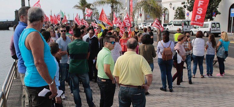 Los trabajadores del Ayuntamiento de Arrecife se comprometen a suspender la huelga de este miércoles
