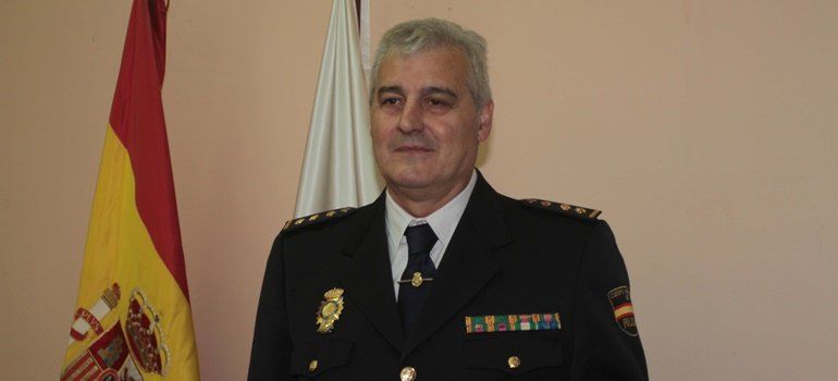 El nuevo comisario de la Policía Nacional toma posesión y promete "transparencia" y "cercanía"