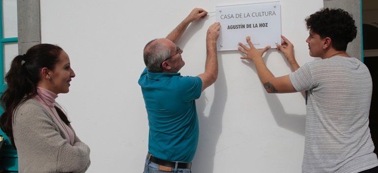La Casa de la Cultura de Arrecife recupera la placa con el nombre de Agustín de la Hoz