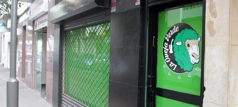 La Policía Local inspecciona el club de cannabis 'La Oveja Verde' tras las quejas vecinales por olores