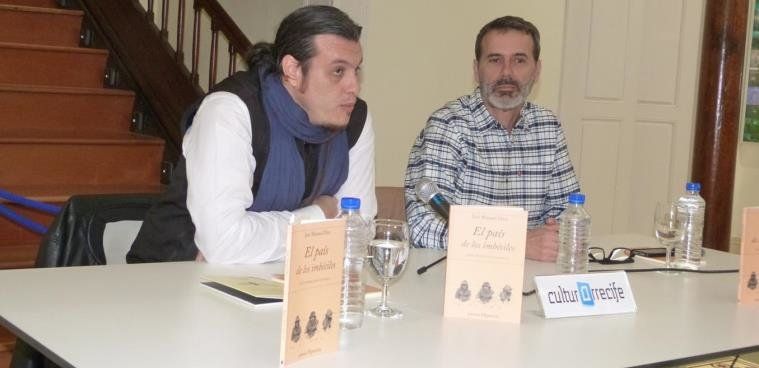 José Manuel Díez presentó "El país de los imbéciles" en la Casa de la Cultura Agustín de la Hoz