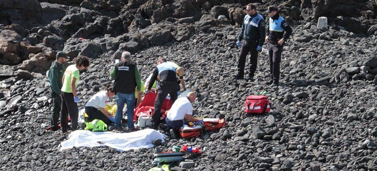 Siete inmigrantes fallecidos en una patera llegada a Playa Bastián