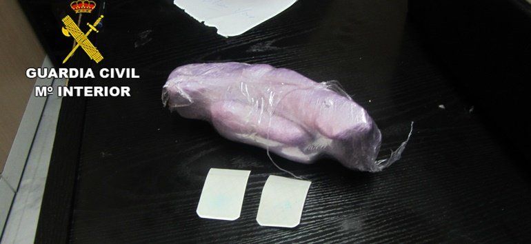 Dos detenidos en el aeropuerto por llevar más de un kilo de cocaína en la entrepierna