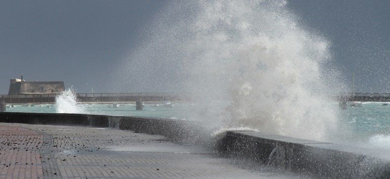 Lanzarote volvéra a estar este jueves y viernes en aviso amarillo por fenómenos costeros