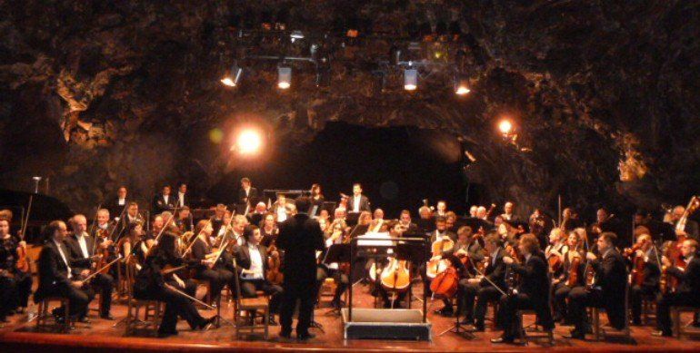La Orquesta Sinfónica de Tenerife brilla en Jameos del Agua