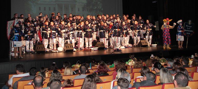 Los Desahuciados llenan el aforo del Teatro El Salinero en su presentación